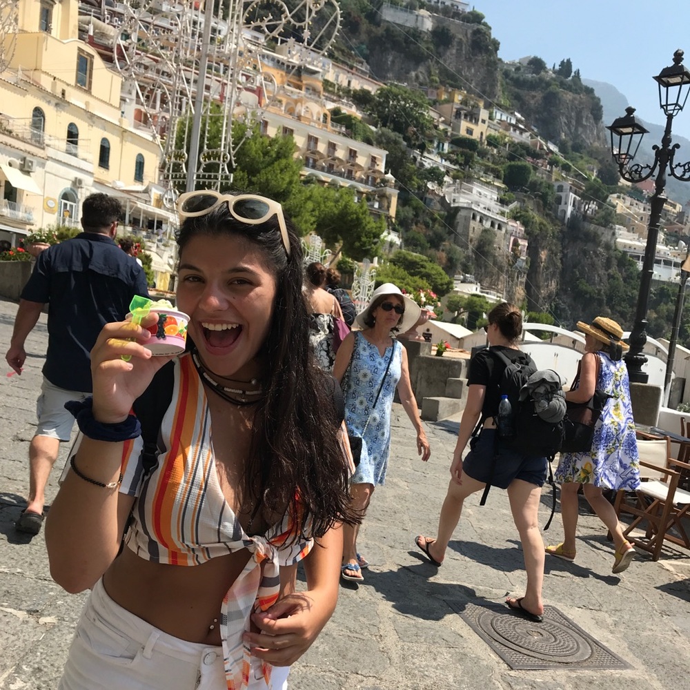 Meet your Posher, Ella